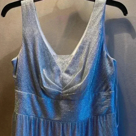 Beautiful blue shimmering size 6 Scarlett formal dress. - Picture 2 of 5